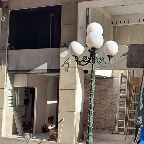 Ηλεκτρολογική εγκατάσταση σε κατασκευή καταστήματος εστίασης.